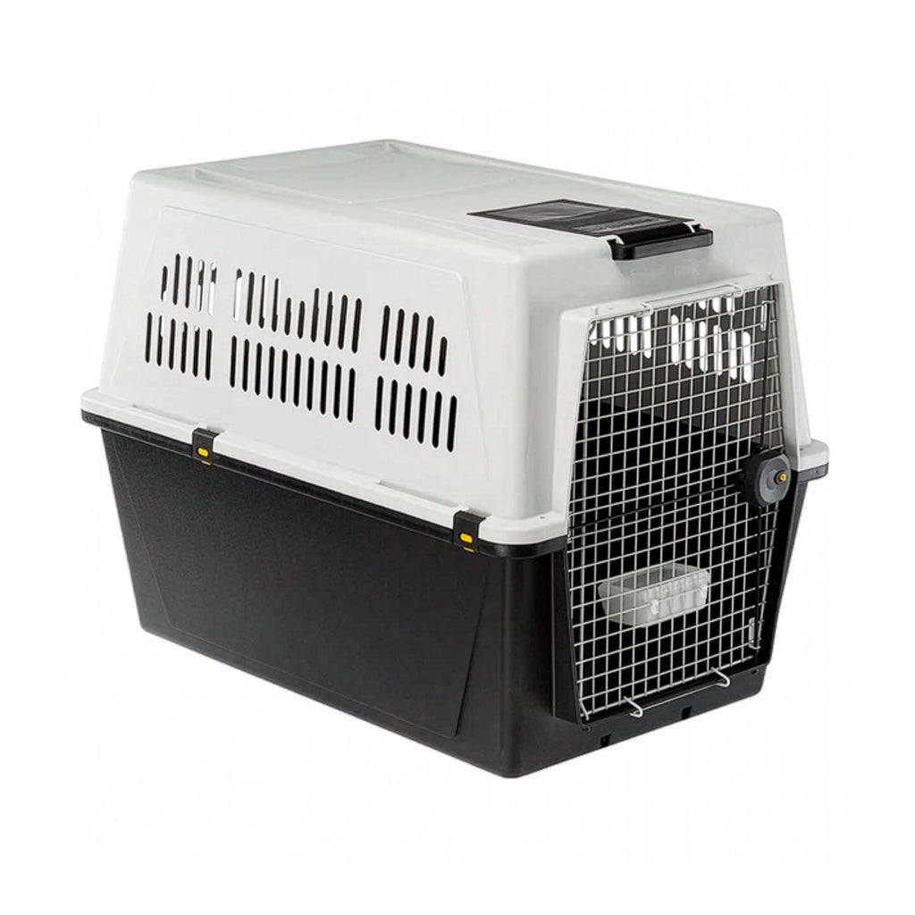 Transportadora Atlas 20 Ferplast con puerta metálica, rejillas de ventilación y asa superior, ideal para el traslado seguro de mascotas.