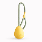 Beco Juguete Goma Natural Pebble para Lanzar, pelota amarilla con cuerda resistente para perros, diseño simple y material ecológico
