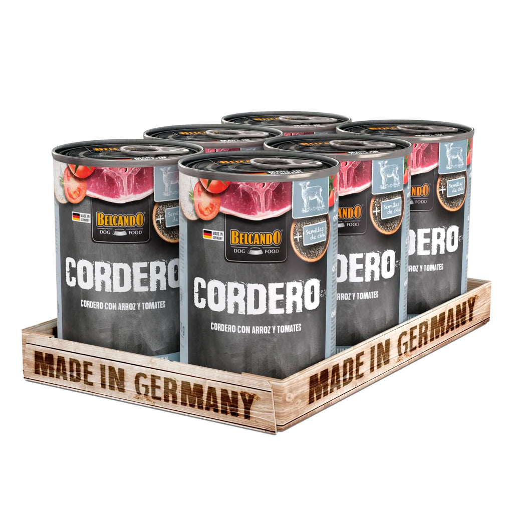 Belcando Lata Cordero con alimento húmedo para perros, receta de cordero con arroz y tomates, presentada junto a porciones servidas.