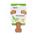 Benebone Wishbone Pollo con forma de hueso en Y, juguete masticable con sabor a pollo para perros, presentado en su empaque original.