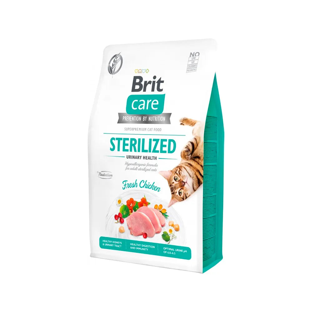 Brit Care Esterilizado Salud urinaria para Gatos alimento seco con pollo fresco, bolsa blanca con detalles turquesa y gato ilustrado