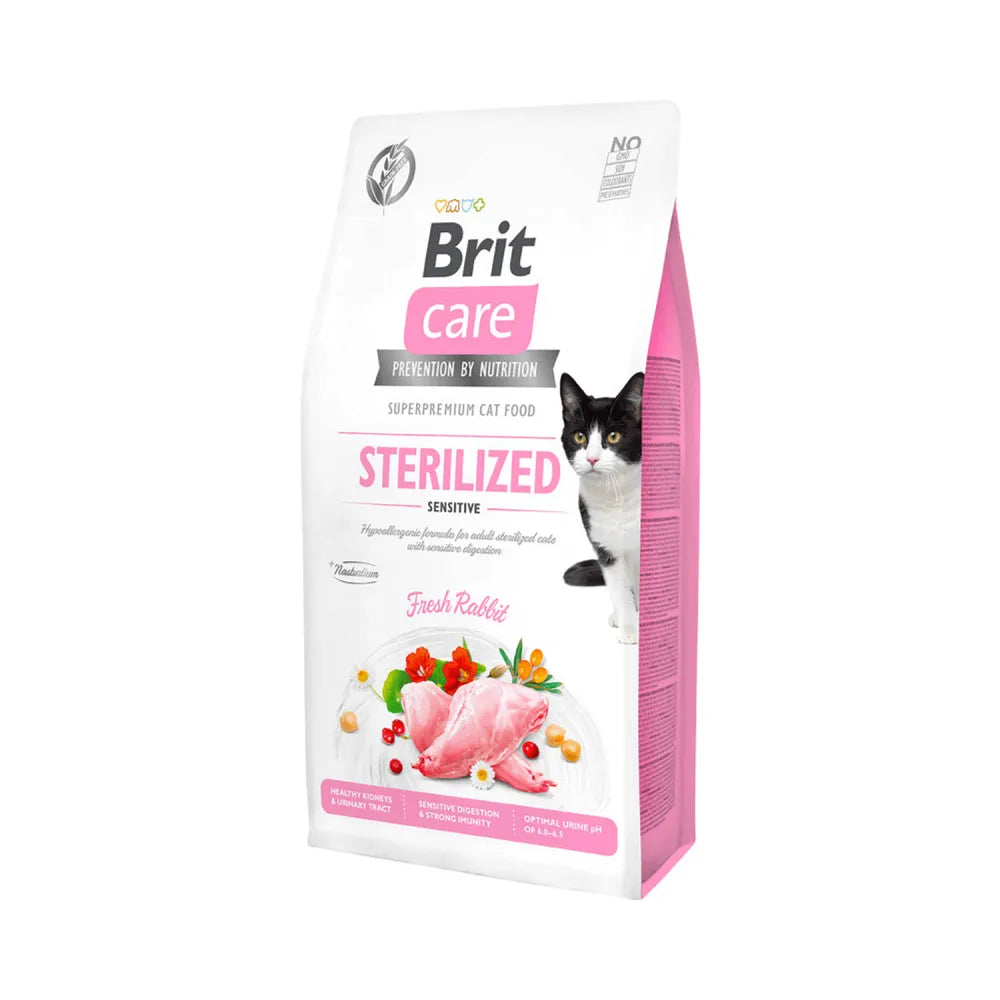 Bolsa de Brit Care Esterilizado Sensitive para Gatos, alimento premium para gatos esterilizados con digestión sensible y receta de conejo.