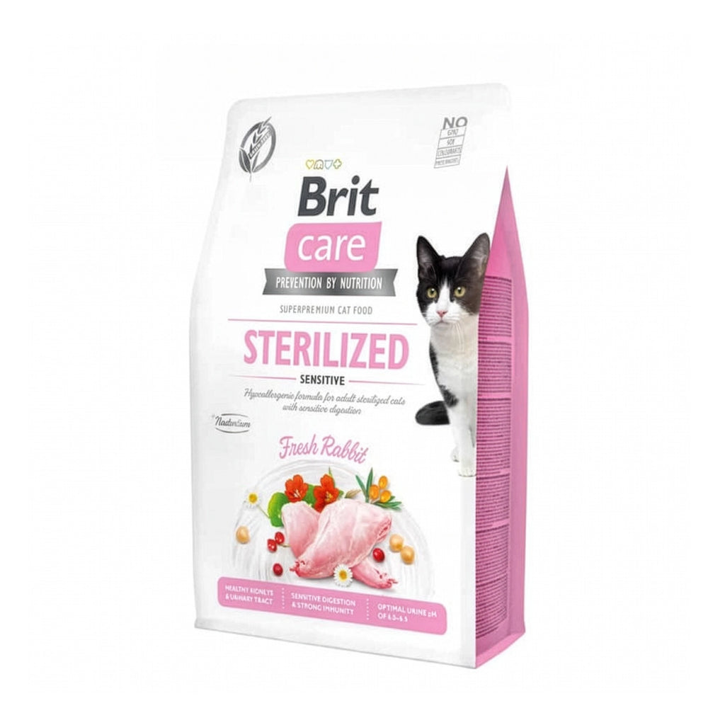 Bolsa de Brit Care Esterilizado Sensitive para Gatos, alimento premium para gatos esterilizados con digestión sensible y receta de conejo.