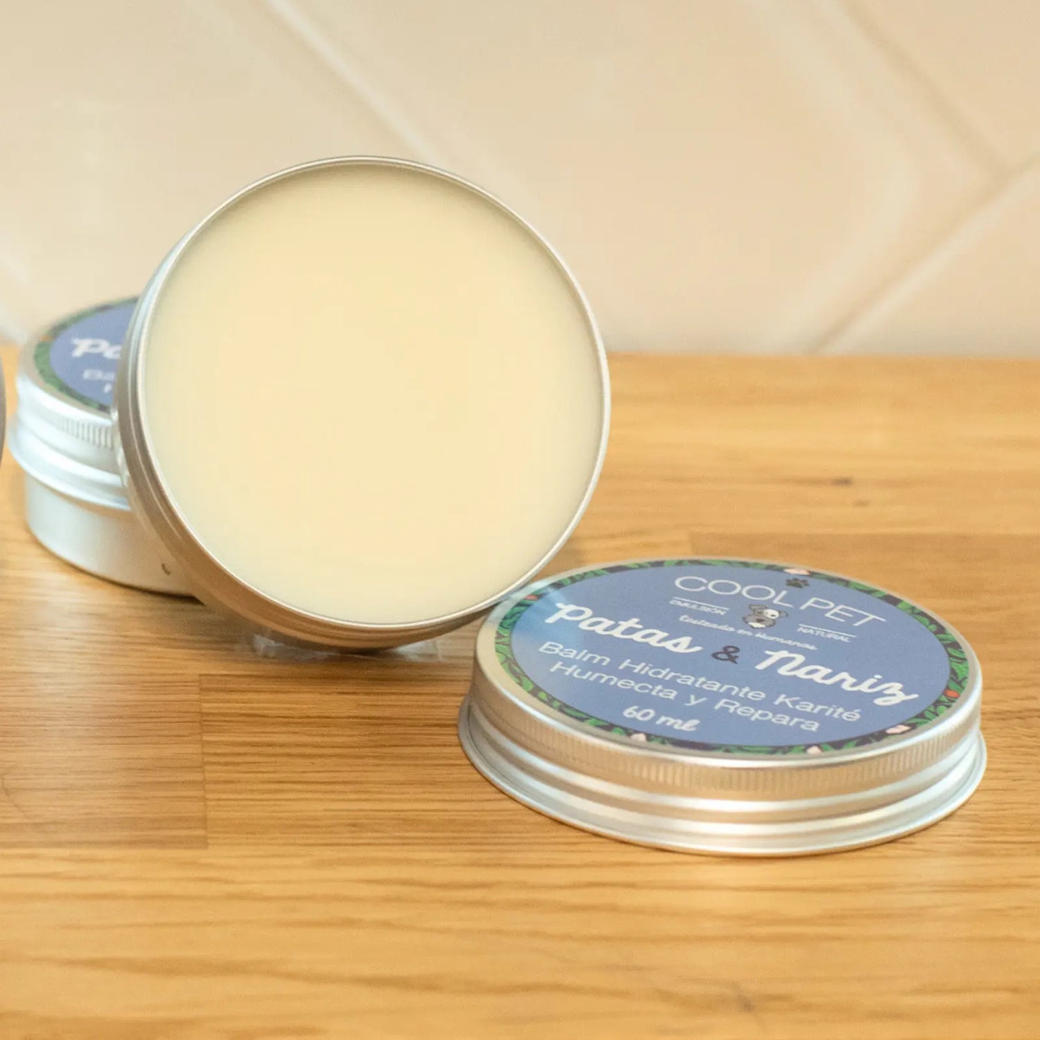 Balm Hidratante Patas y Nariz Cool Pet en lata metálica con fórmula natural para hidratar patas y nariz de perros.