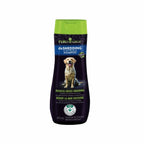 Shampoo Exceso de Pelecha FURminator para perros en botella negra con tapa verde, formulado para ayudar a reducir la caída del pelo.