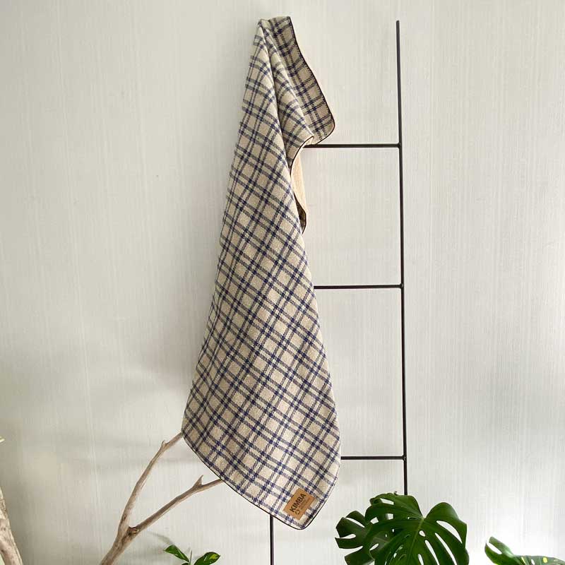 Kimba Eco Manta Canelo Escocés Crudo/Azul - Chile / 100 x 150 cm