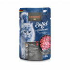 Leonardo Pouch Búfalo y Arándano alimento húmedo para gatos, envase azul con gato blanco y carne de búfalo.