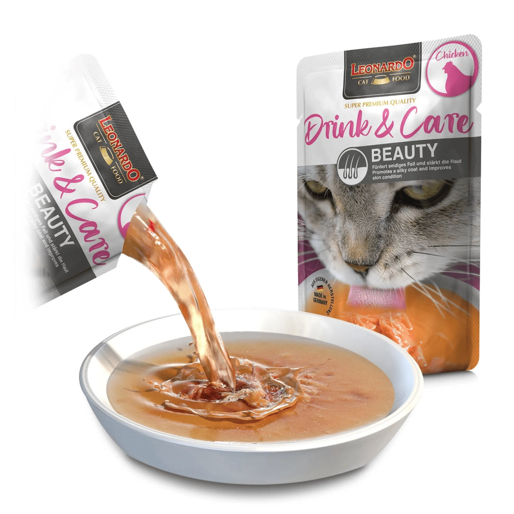 Leonardo Pouch Drink & Care Beauty para gatos, suplemento líquido con pollo que favorece el cuidado de piel y pelaje.