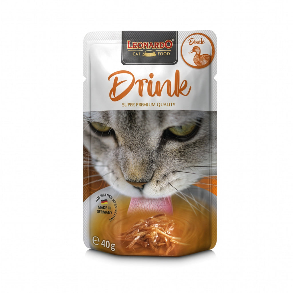 Leonardo Pouch Drink Pato snack líquido para gatos, envase blanco con gato gris y caldo con carne de pato.