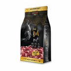 Leonardo Fresh Ternera alimento para gatos, bolsa negra y dorada con gato negro y trozos de carne fresca.