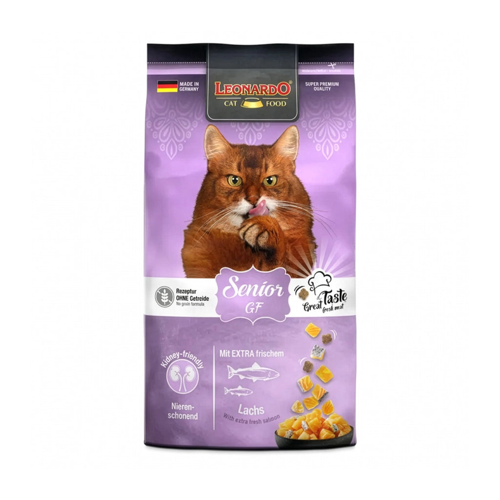Leonardo Gato Senior GF alimento para gatos mayores sin granos, bolsa lila con gato café y trozos de salmón fresco
