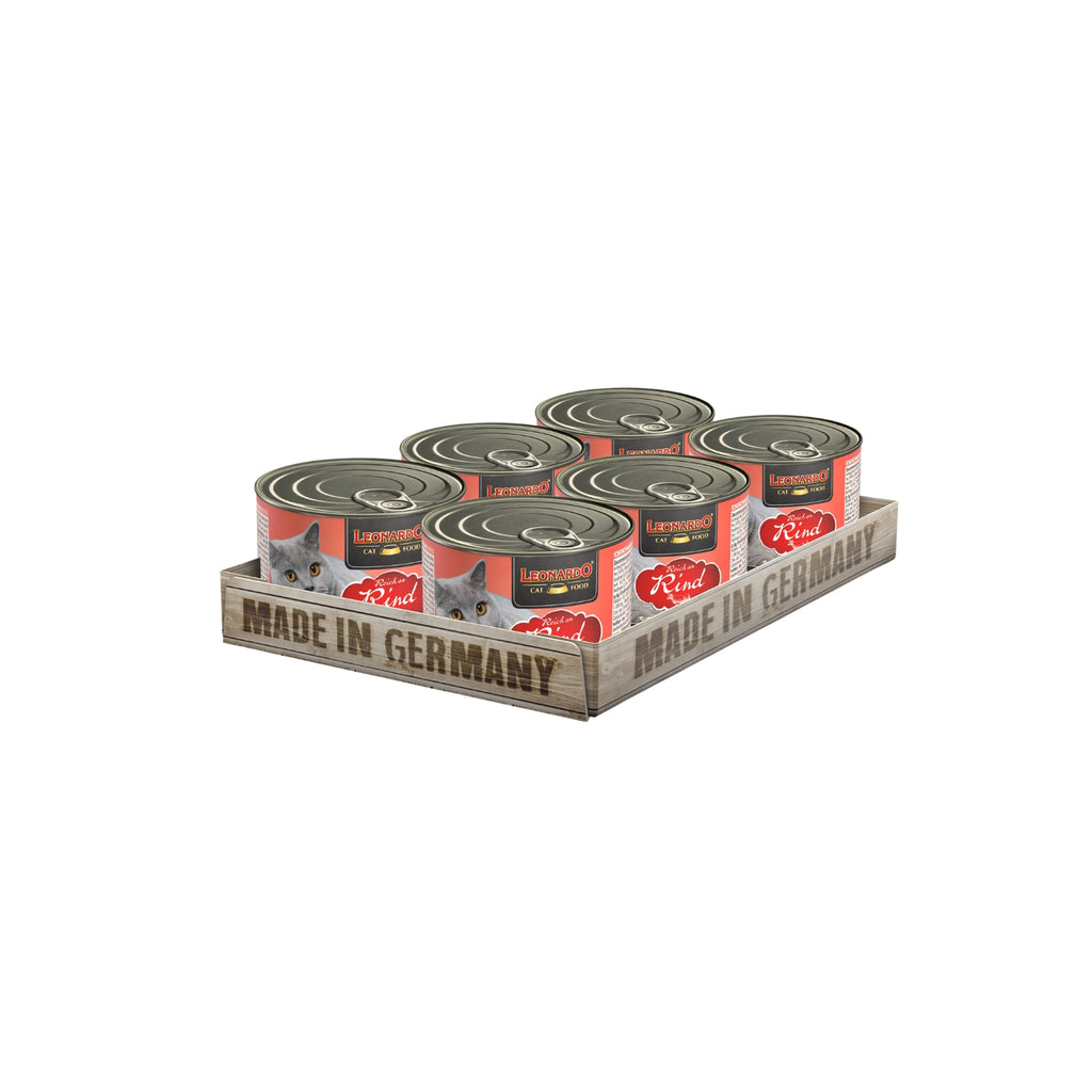Leonardo Lata de Ternera alimento húmedo para gatos pack 6 latas, envase rojo con gato gris y receta rica en carne de ternera.