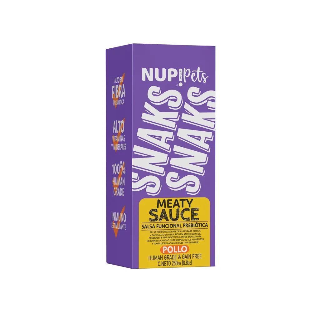 Nup! Pets Snacks Meaty Sauce Pollo en caja morada con etiqueta amarilla, salsa funcional prebiótica para perros y gatos