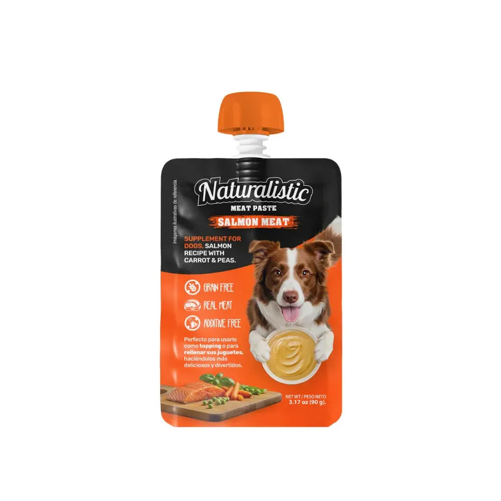 Naturalistic Meat Paste salmón, bolsa dosificadora con salmón, zanahoria y arvejas, diseño naranja con perro y pasta en primer plano