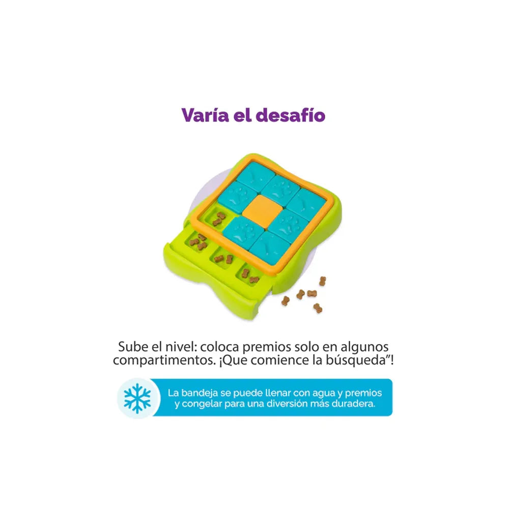 Nina Ottosson Puzzle Challange Slider para perros con tablero interactivo verde, piezas deslizantes azules con huellas y compartimentos