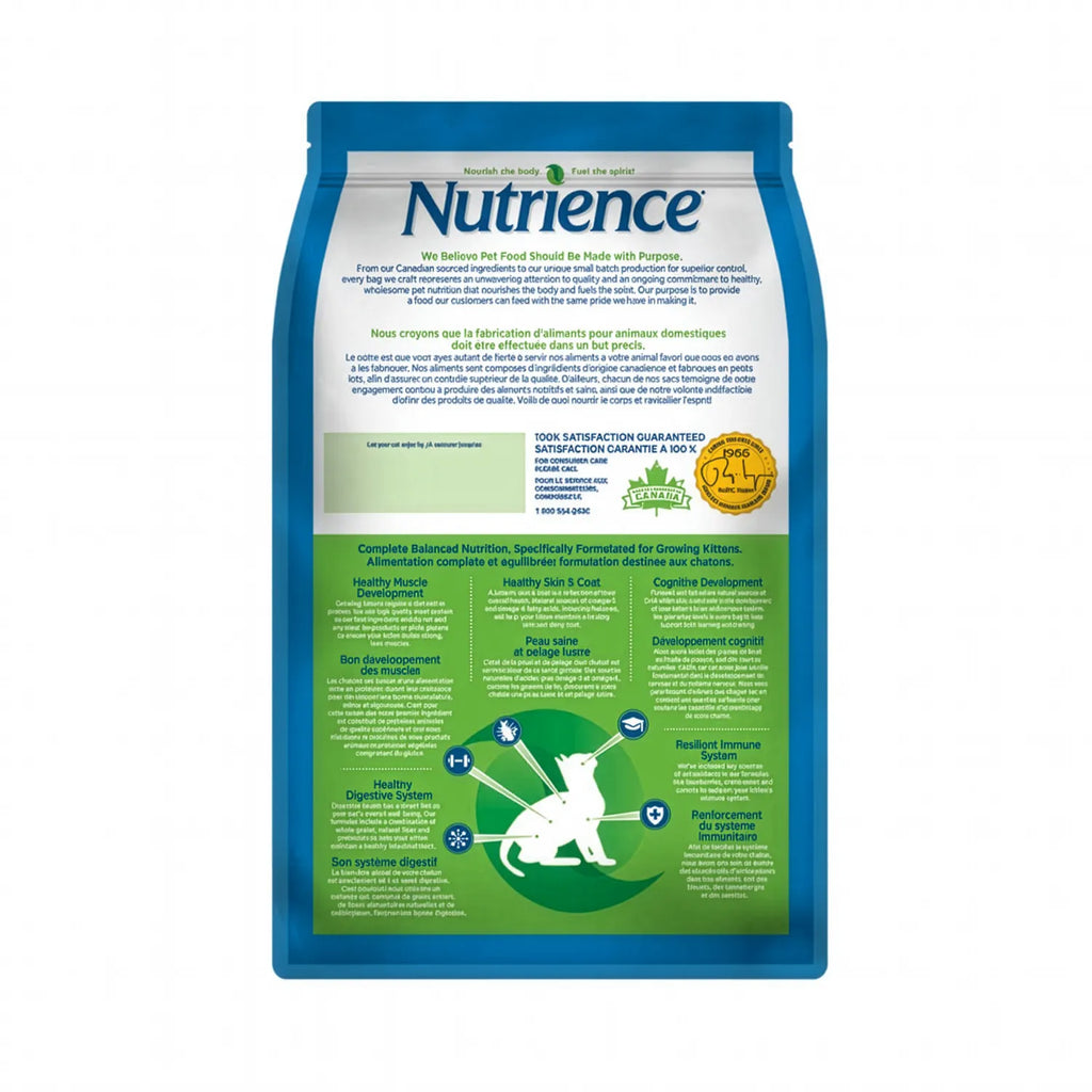 Nutrience Original para Gatitos en bolsa azul y verde con gatito sobre césped y fórmula nutritiva para crecimiento