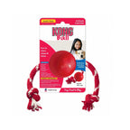 Pelota con Cuerda Kong de goma roja con cuerda trenzada roja y blanca, diseñada para juegos de lanzar, buscar y tirar con perros.