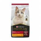 Pro Plan Gatos Adultos con pollo como primer ingrediente, alimento seco para gatos adultos en bolsa con imagen de gato blanco.