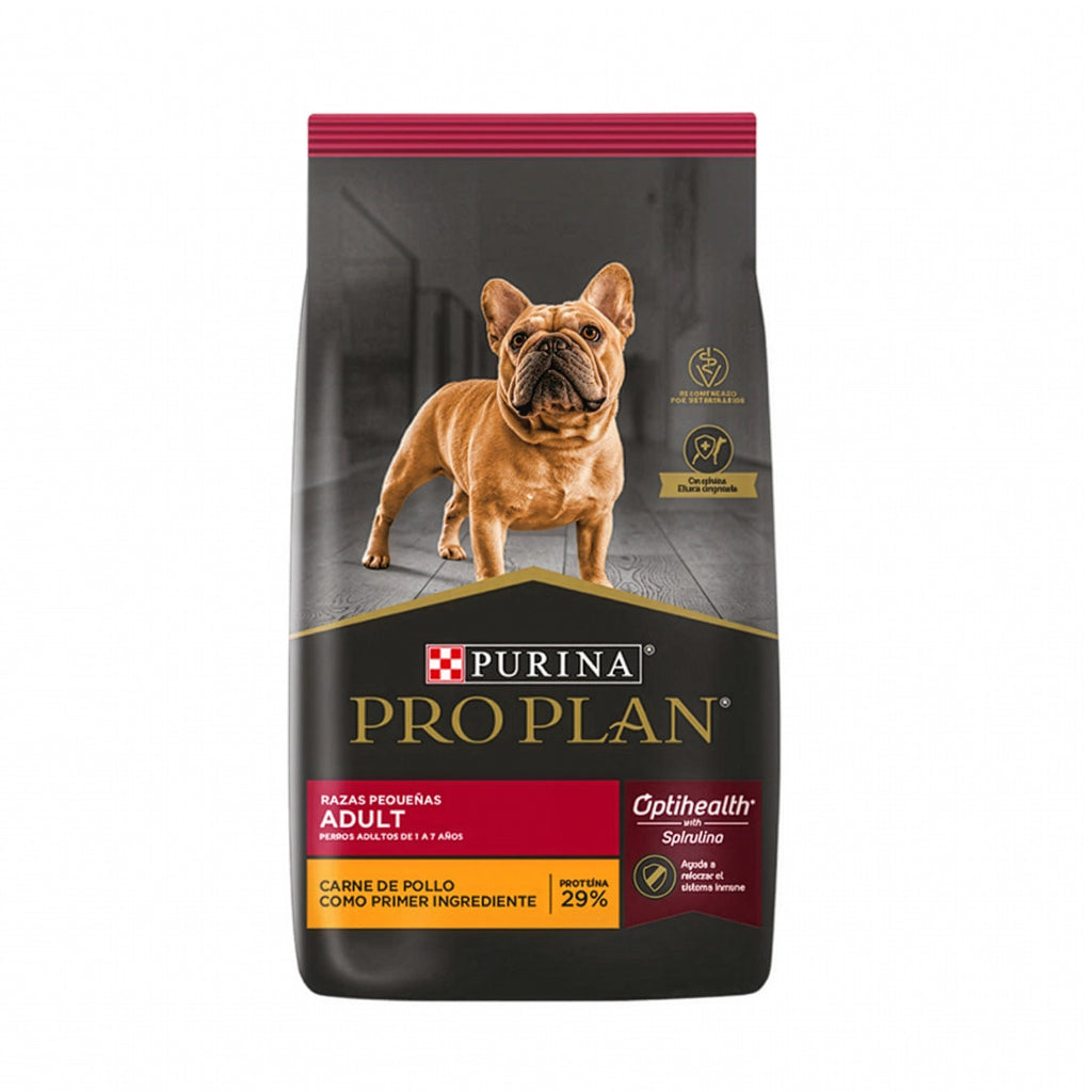 Pro Plan Perro Adulto Razas Pequeñas en bolsa de alimento seco con pollo como primer ingrediente y perro de raza pequeña.