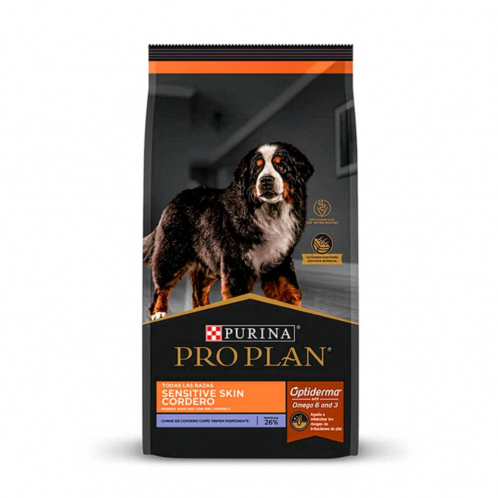 Pro Plan Sensitive Skin Cordero y Arroz Perro Adulto en bolsa, con perro de gran tamaño y fórmula para piel sensible.