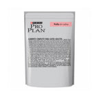 Pro Plan Pouch Gato Esterilizado Pollo con trozos de pollo en salsa, imagen de gato adulto esterilizado y pouch individual.
