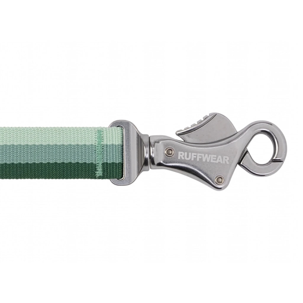 Correa Manos Libres Roamer Bungee Ruffwear , con tramo elástico, asa acolchada ajustable y mosquetón metálico.