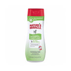Nature's Miracle Shampoo Aclarante y Control de Olores en botella con tapa roja, ayuda a realzar pelajes claros y neutralizar malos olores.