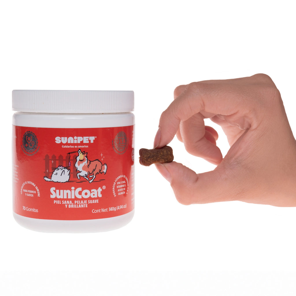 SuniCoat Suplemento Alimenticio para Piel y Pelaje en envase con gomitas para perros y gatos de piel saludable.
