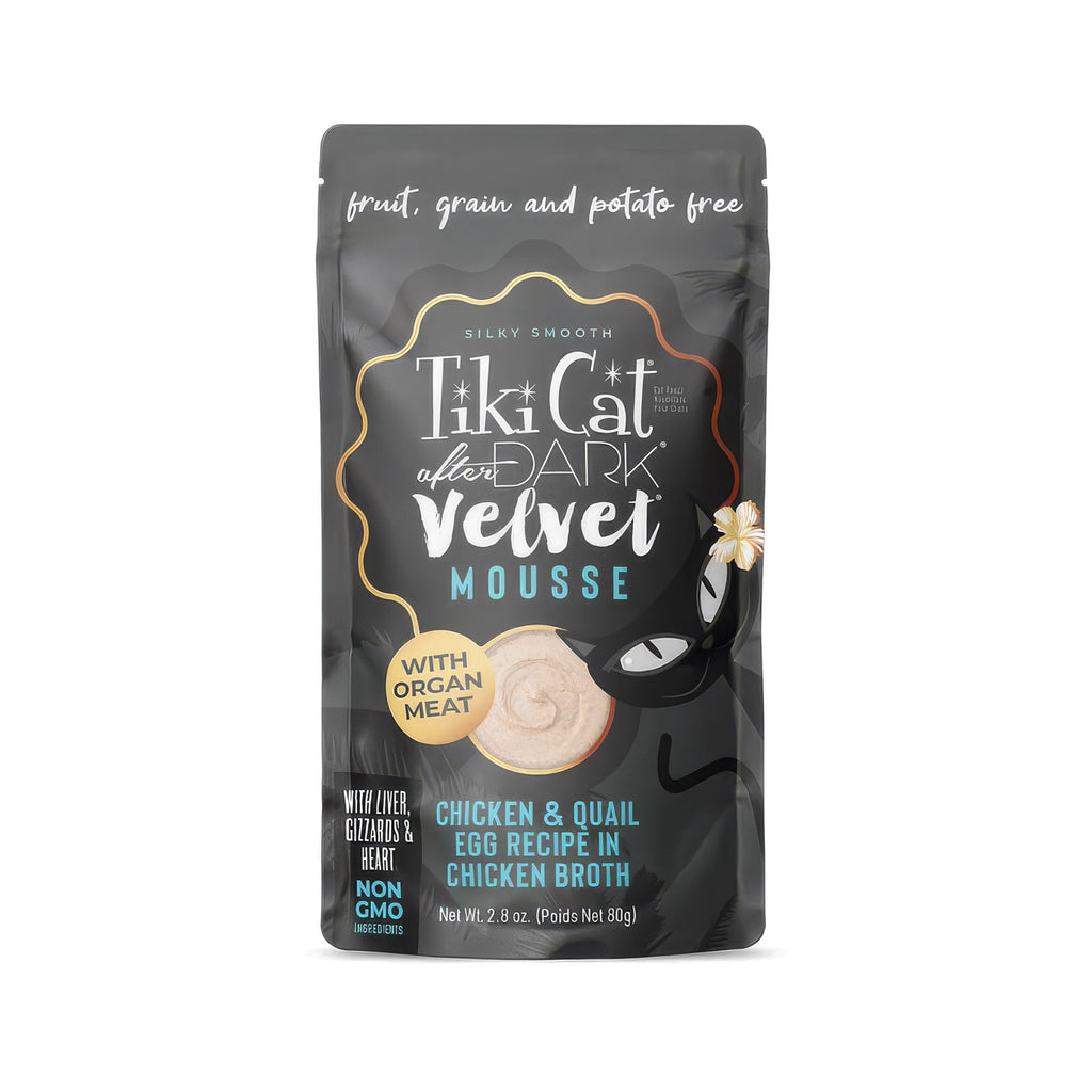 Tiki Cat Pouch After Dark Velvet Mousse Pollo y Huevos de Codorniz para Gatos, mousse suave en sobre con caldo de pollo.