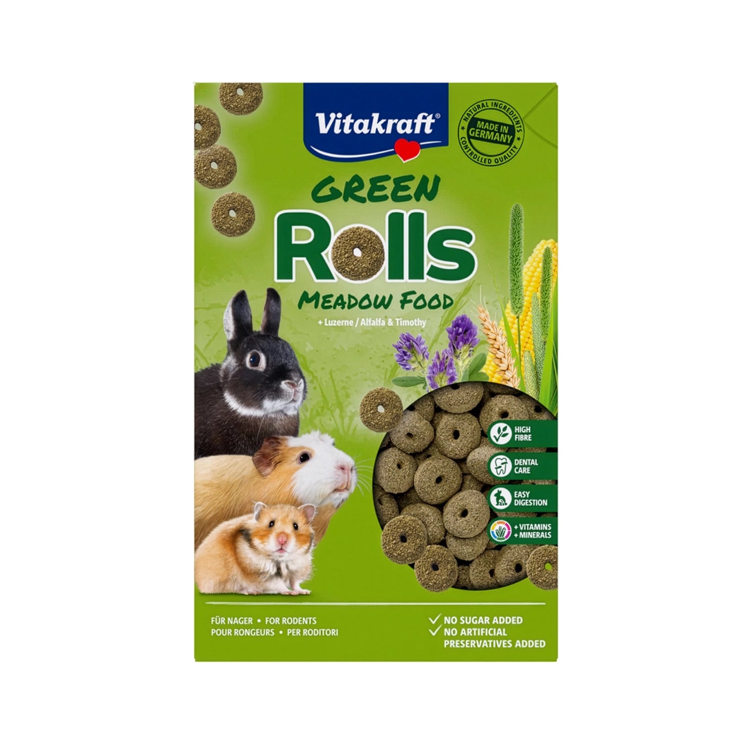 Vitakraft Snack Green Rolls para Pequeños Animales con pellets verdes y conejo, hámster y cobayo en el envase.