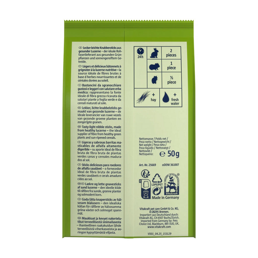 Vitakraft Snack Grünlinge para Pequeños Animales con palitos de alfalfa, conejo, cobayo y hámster en envase verde.
