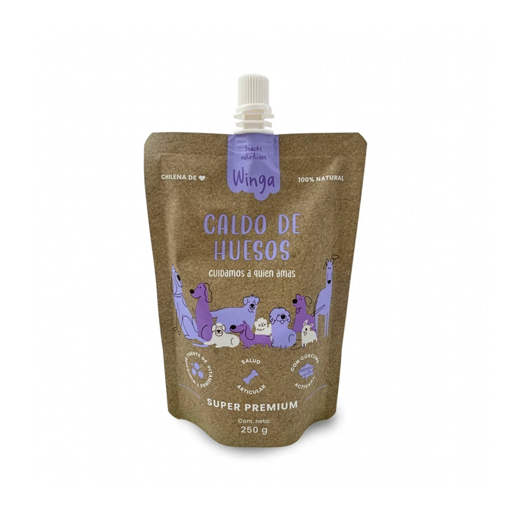 Winga Caldo de Huesos para Perros en pouch de 250 g con tapa dosificadora, diseño café y dibujos de perros en tonos morados.