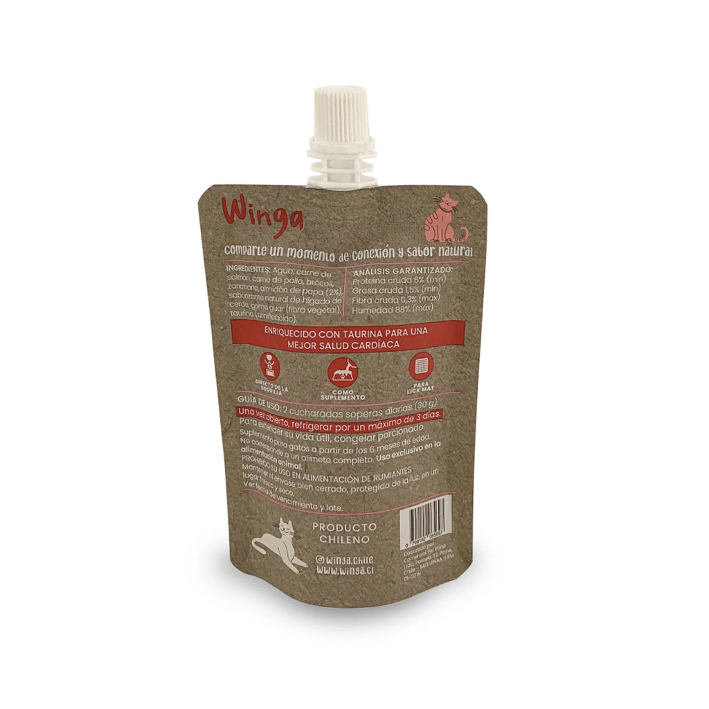 Winga Magic Salmón Pasta para Gatos en pouch de 90 g con tapa, textura cremosa, fórmula 100% natural e ilustración de gatos.