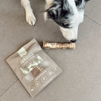 Winga Snack Tráquea para Perros en bolsa de 75 g con dos unidades, ventana transparente e ilustraciones de perros en el envase.